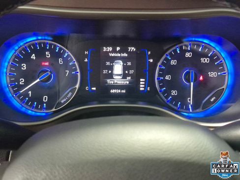 Used 2023 Chrysler Voyager LX FWD image 12
