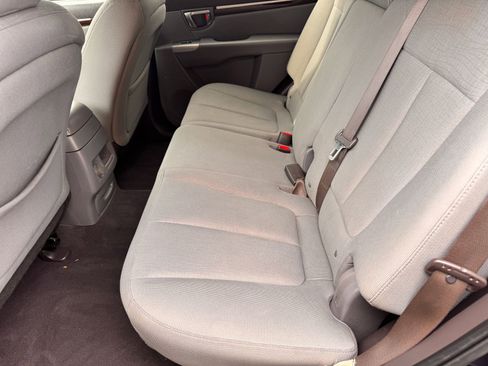 Used 2011 Hyundai Santa Fe GLS FWD image 17
