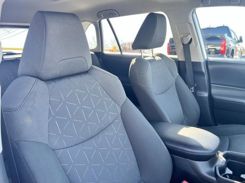 Used 2021 Toyota RAV4 XLE image 24