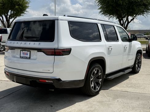 Used 2024 Jeep Wagoneer L Series III w/ Flexible Seating Group image 5