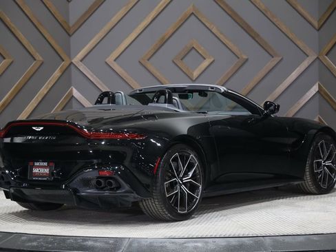 Used 2022 Aston Martin V8 Vantage Roadster image 2