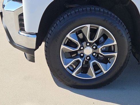 Used 2021 Chevrolet Silverado 1500 LT AWD/4WD image 32