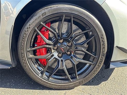 Used 2023 Chevrolet Corvette Z06 w/ Z07 Performance Package image 8