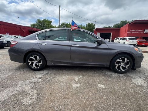 Used 2017 Honda Accord LX image 3