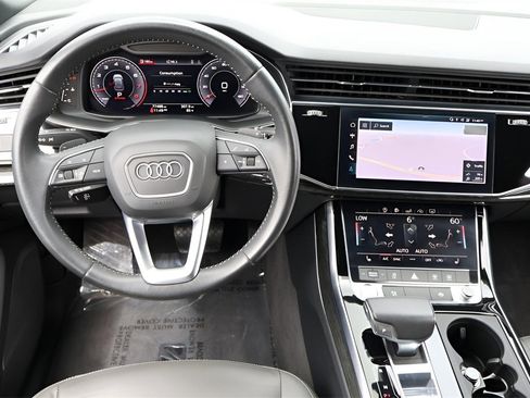 Used 2019 Audi Q8 Premium image 15