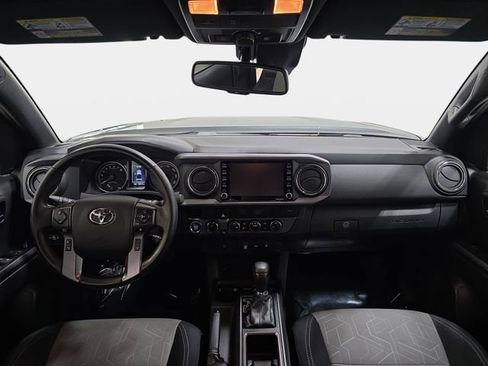 Certified 2022 Toyota Tacoma TRD Off-Road AWD/4WD image 9