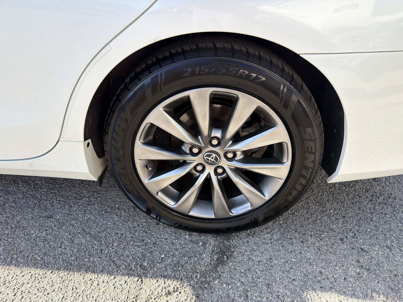 Used 2015 Toyota Camry XLE w/ Advanced Technology Package FWD image 5