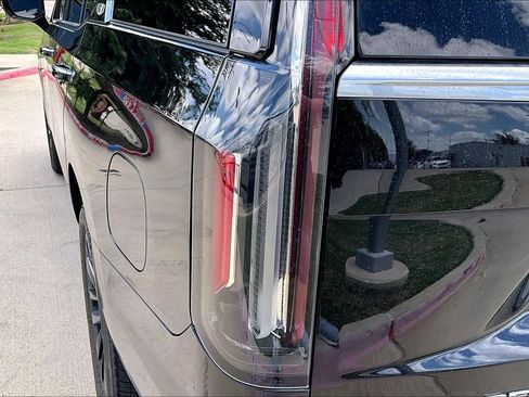 Used 2022 Cadillac Escalade Premium Luxury w/ Performance Package AWD/4WD image 38
