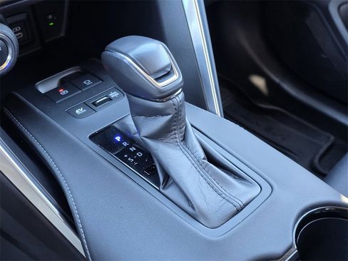 Used 2024 Toyota Venza LE image 15