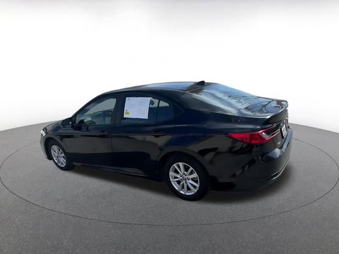 Used 2025 Toyota Camry LE image 10