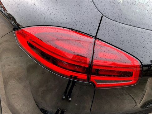 Used 2018 Porsche Cayenne Platinum Edition image 27