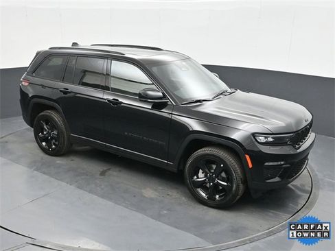 Used 2025 Jeep Grand Cherokee Limited w/ Luxury Tech Group II image 31