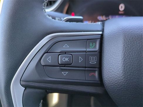 Used 2024 Jeep Grand Cherokee Altitude image 25