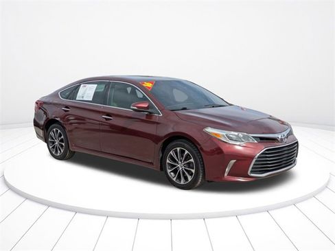 Used 2016 Toyota Avalon XLE image 2
