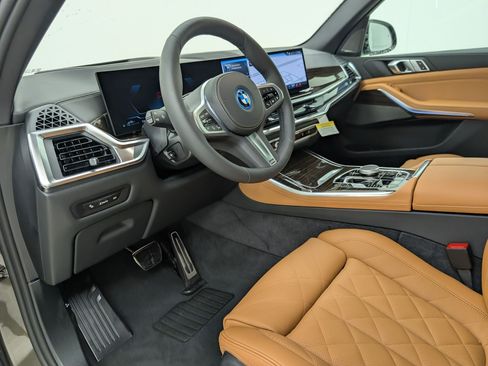 New 2026 BMW X5 xDrive50e w/ M Sport Package AWD/4WD image 4