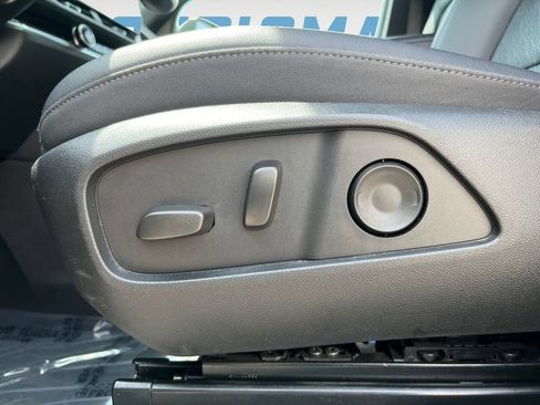 Used 2025 Chevrolet Equinox LT w/ Convenience Package II AWD/4WD image 16