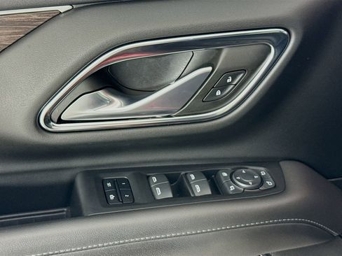 Used 2022 Chevrolet Tahoe Z71 w/ Z71 Off-Road Package image 19