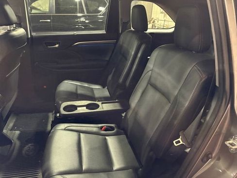 Used 2017 Toyota Highlander Limited Platinum image 25