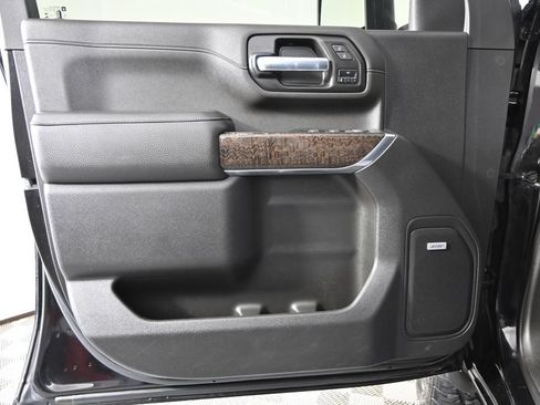 Used 2022 GMC Sierra 2500 Denali w/ Denali Black Diamond Edition AWD/4WD image 18