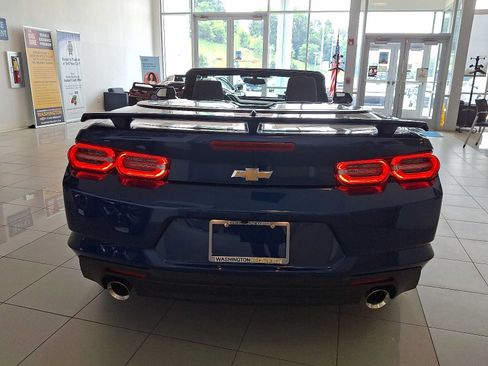 Used 2020 Chevrolet Camaro LT RWD image 5