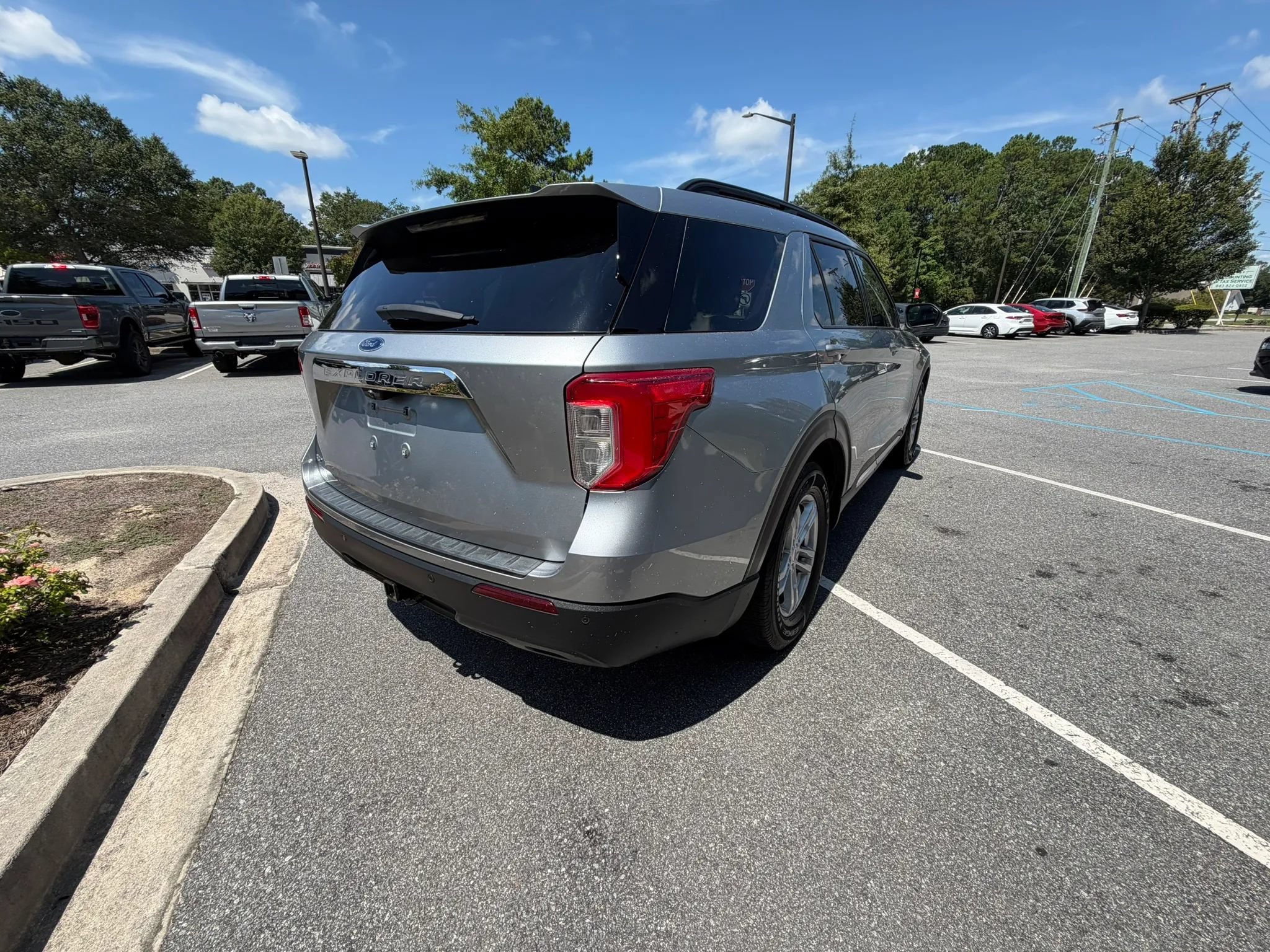Used 2022 Ford Explorer XLT w/ Class IV Trailer Tow Package RWD image 6