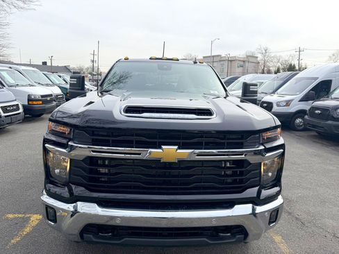 Used 2025 Chevrolet Silverado 3500 LT w/ Safety Package AWD/4WD image 2