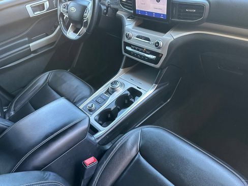 Used 2023 Ford Explorer XLT w/ Equipment Group 202A AWD/4WD image 17