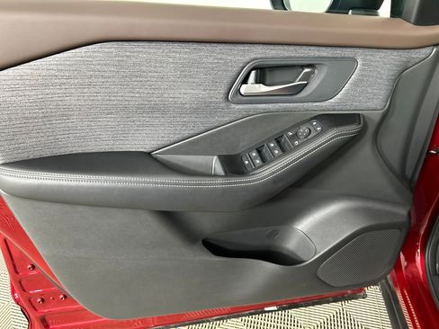 Used 2023 Nissan Rogue SV image 11