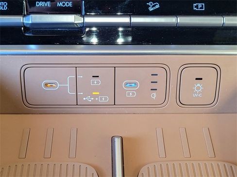 Used 2025 Hyundai Santa Fe Limited image 15