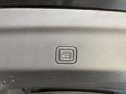 Certified 2024 Cadillac Escalade Premium Luxury w/ Performance Package AWD/4WD image 19