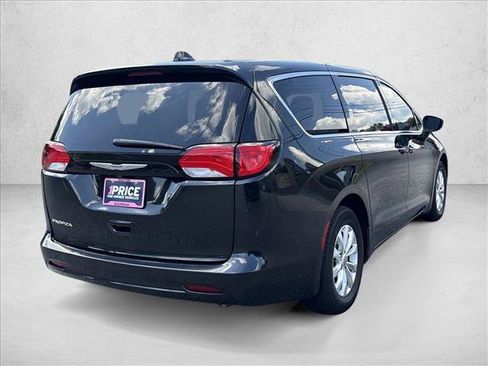 Used 2017 Chrysler Pacifica Touring w/ Tire & Wheel Group FWD image 5