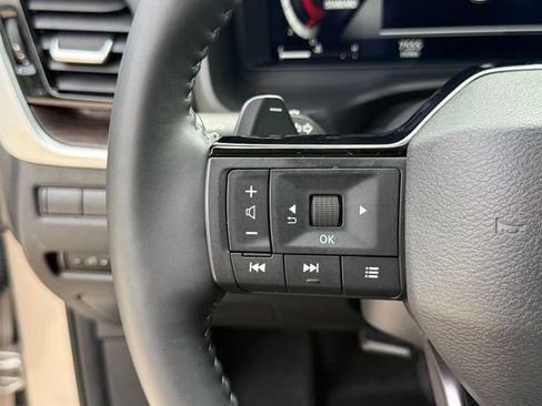 Used 2025 Nissan Rogue Platinum FWD image 16