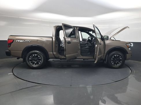 Used 2022 Nissan Titan PRO-4X w/ Pro-4x Convenience Package AWD/4WD image 47