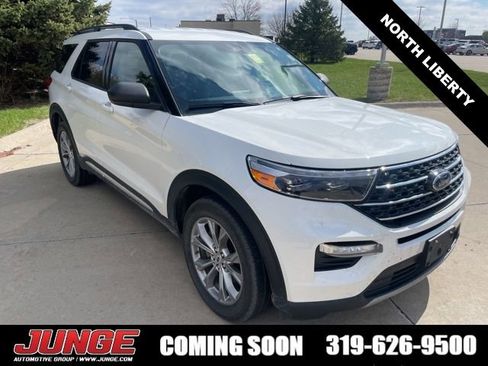Certified 2022 Ford Explorer XLT w/ Equipment Group 202A image 4