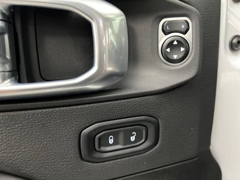 Used 2024 Jeep Wrangler Unlimited Sahara AWD/4WD image 15