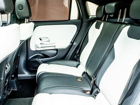 Used 2021 Mercedes-Benz GLA 250 4MATIC image 13