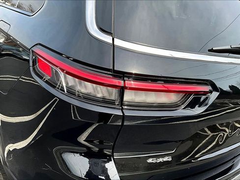 Used 2023 Jeep Grand Cherokee L Limited image 23