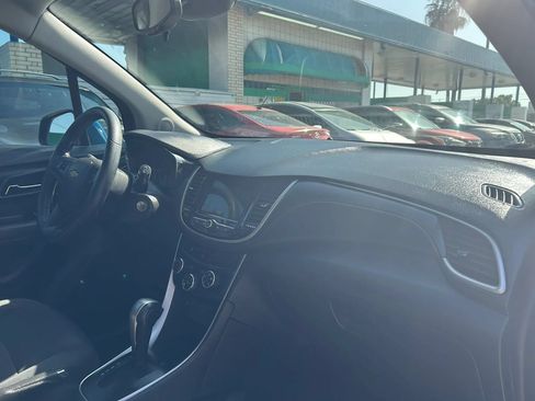 Used 2019 Chevrolet Trax LT w/ LPO, Cargo Package FWD image 14