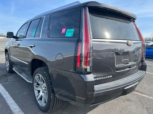 Used 2015 Cadillac Escalade Luxury image 4