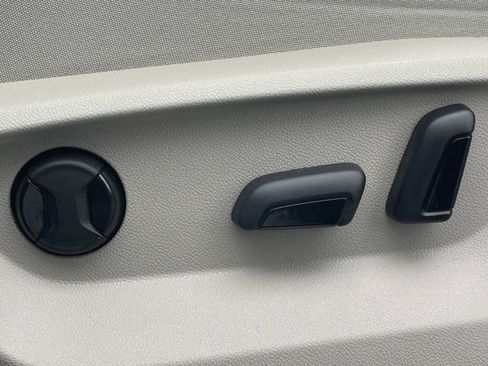 Certified 2025 Volkswagen Atlas SE w/ Panoramic Sunroof Package image 19