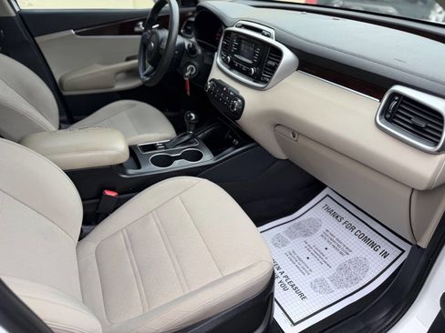 Used 2016 Kia Sorento FWD image 16