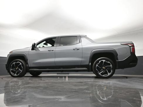 Used 2026 Chevrolet Silverado EV LT AWD/4WD image 24