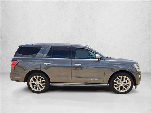 Used 2019 Ford Expedition Platinum RWD image 4