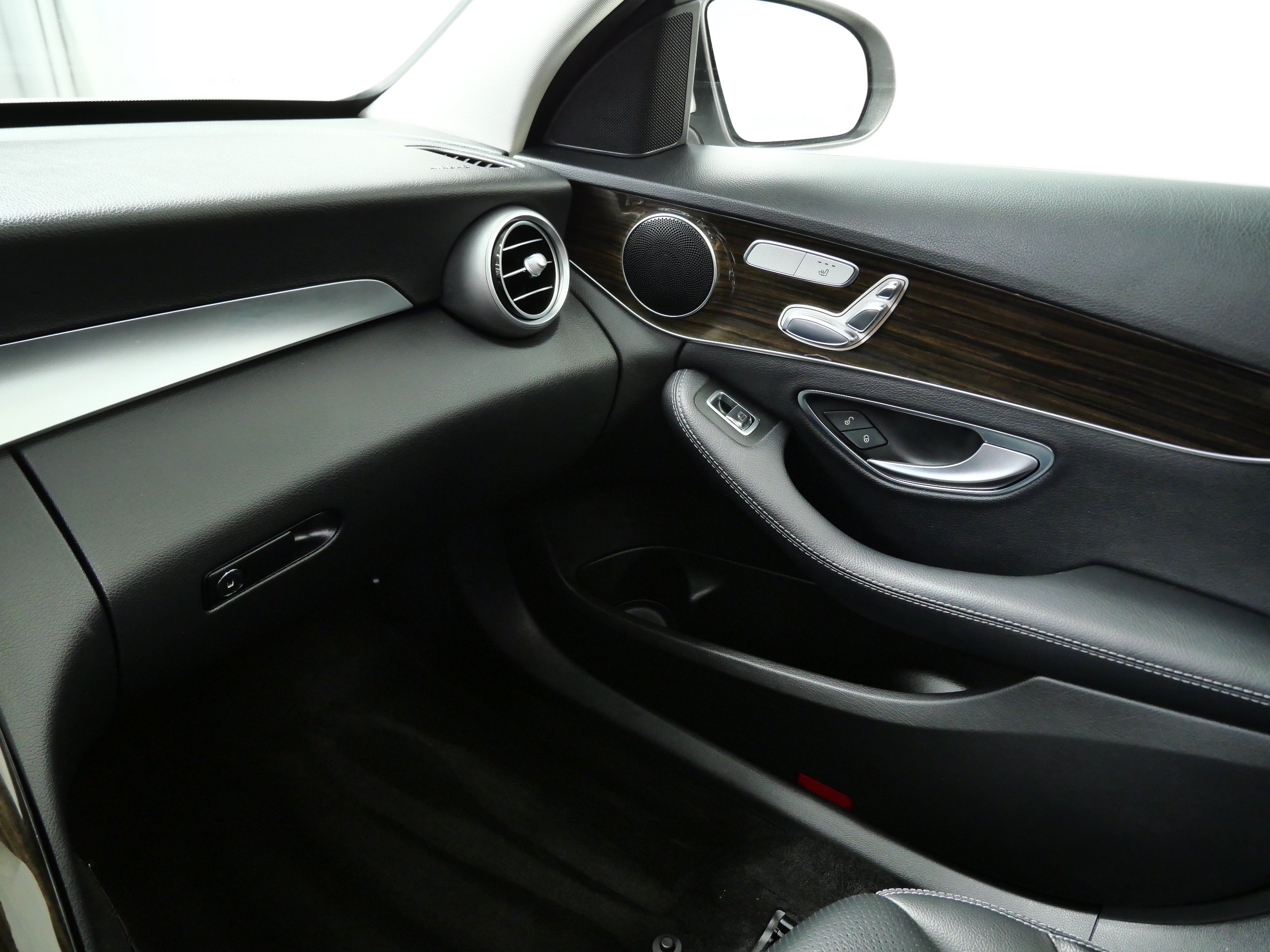 Used 2016 Mercedes-Benz C 300 4MATIC Sedan image 19