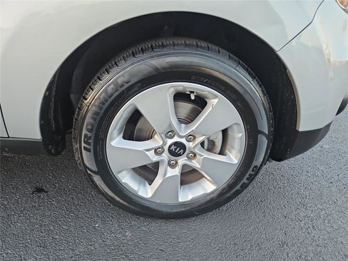 Used 2019 Kia Soul image 11