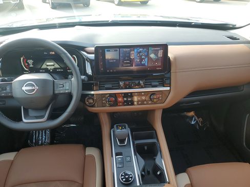 Used 2026 Nissan Pathfinder Platinum image 10