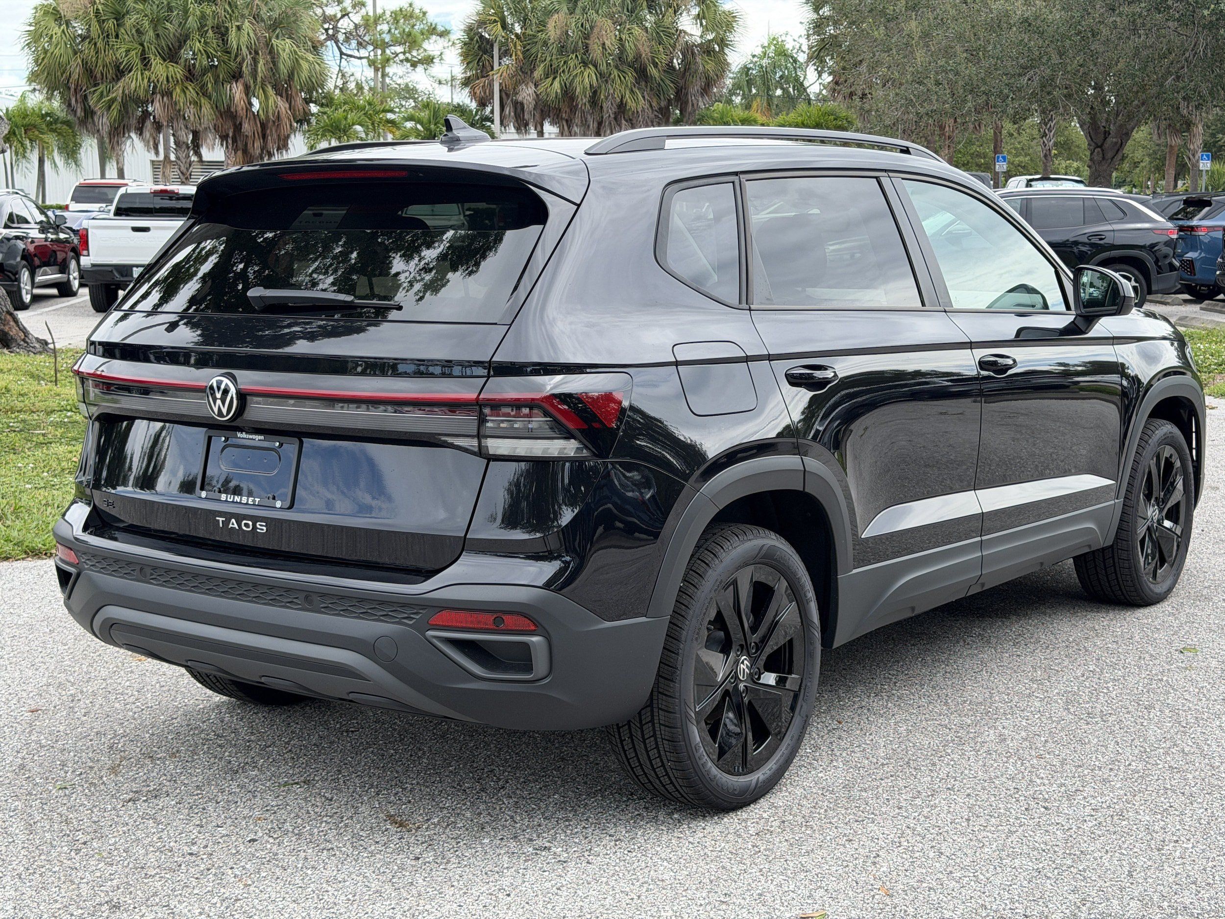 New 2026 Volkswagen Taos SE FWD image 7