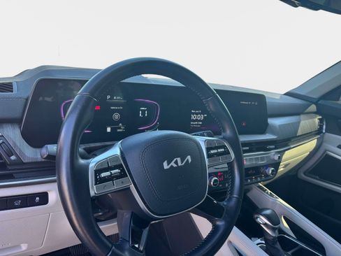 Used 2024 Kia Telluride EX w/ EX Captain's Chair Package FWD image 8