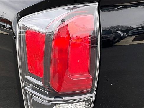 Used 2022 Toyota Tacoma Limited image 24