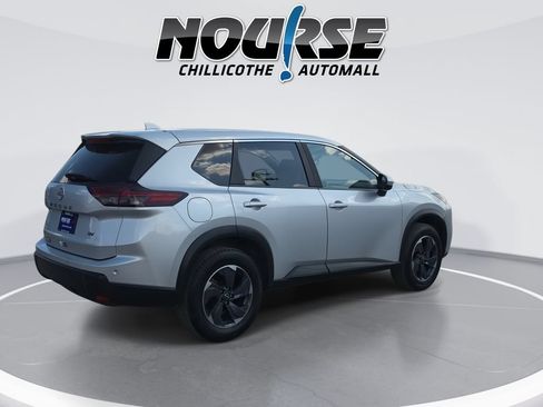 Used 2024 Nissan Rogue SV FWD image 8